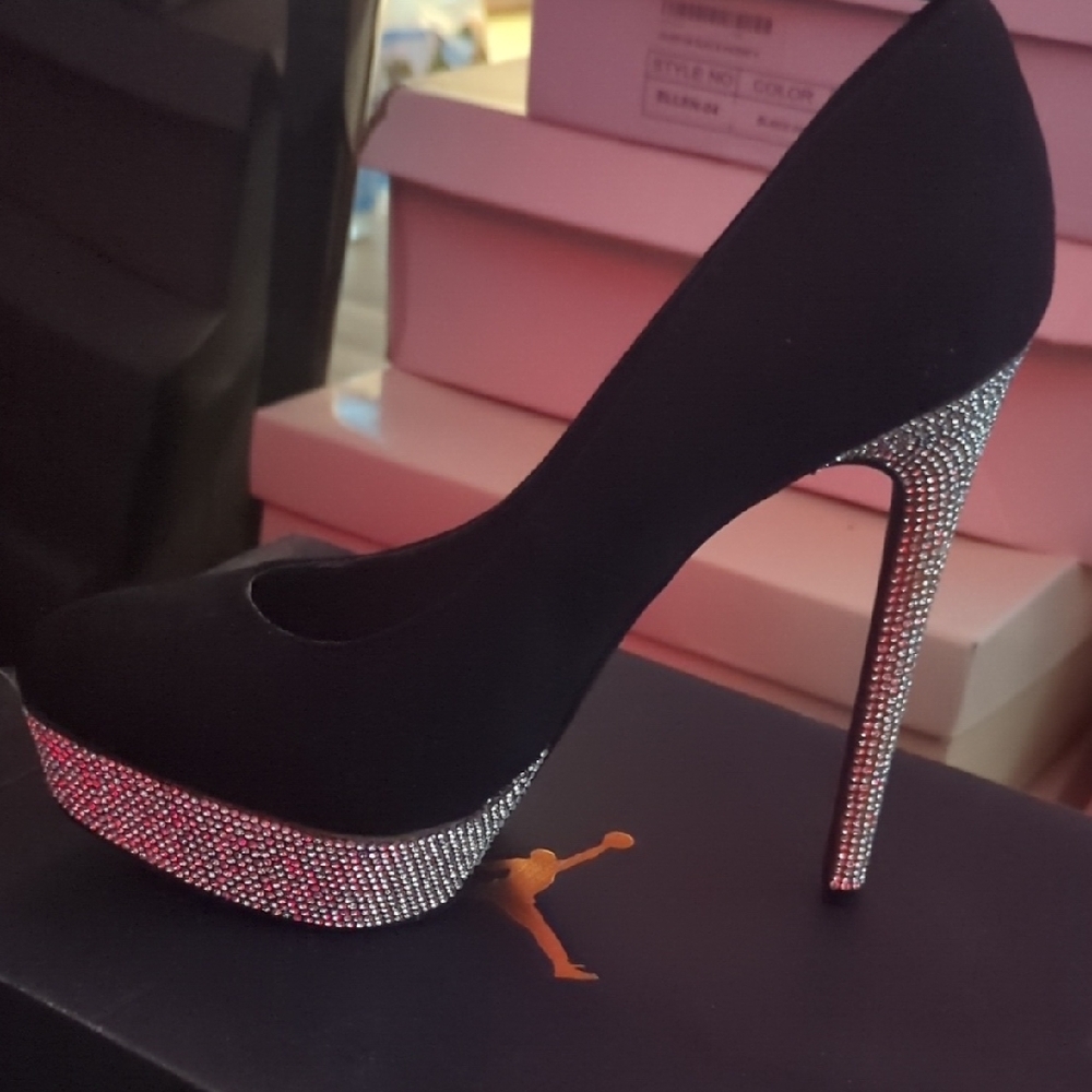 Shoe Dazzle Black Heels with Silver Sparkle